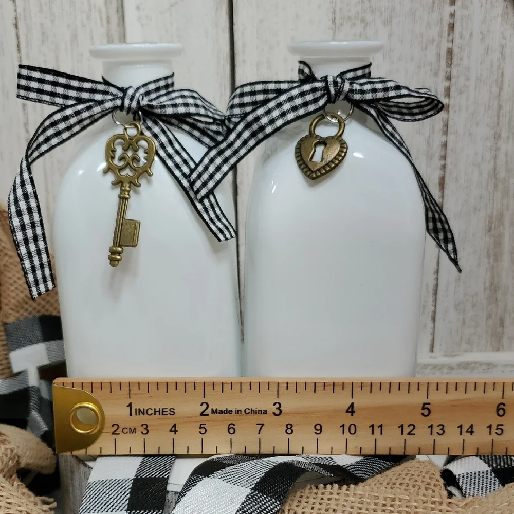 NEW White Bud Vases Buffalo Plaid Ribbon with Key & Heart Charms Country Bottles - Picture 6 of 8